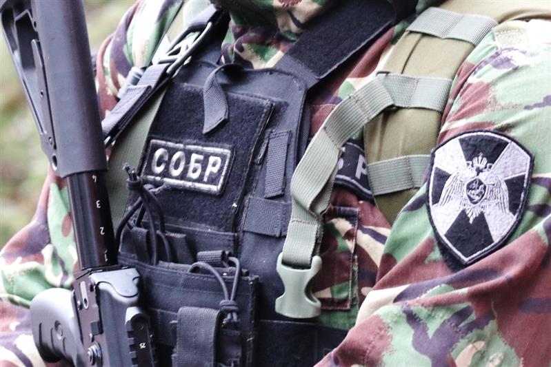 СОБР Росгвардии обезвредил и задержал подозреваемых в убийстве в Санкт-Петербурге