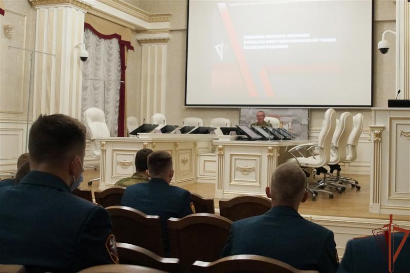 Командующий Сибирским округом Росгвардии напутствовал молодых лейтенантов