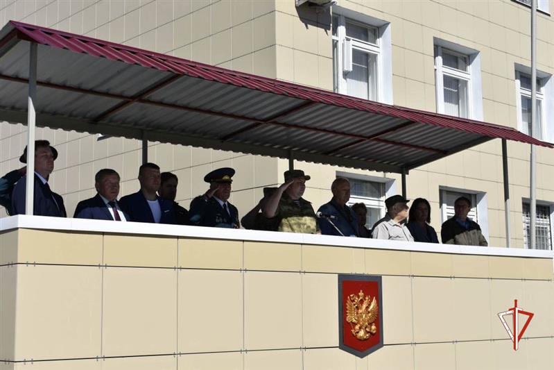Командующий Уральским округом Росгвардии поздравил лесновский полк с очередной годовщиной