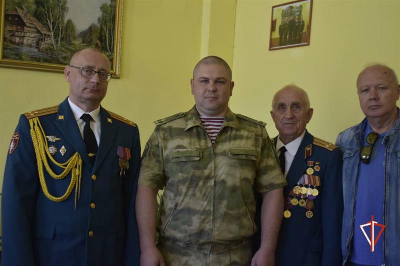 Командующий Уральским округом Росгвардии поздравил лесновский полк с очередной годовщиной