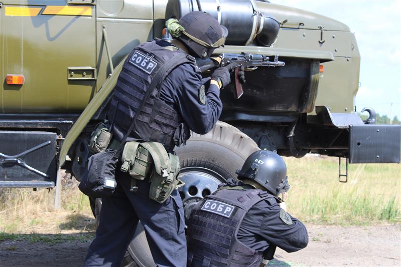 В Вологодской области в ходе оперативно-стратегического учения «Заслон-2021» сотрудники Росгвардии отработали действия по уничтожению условной группы террористов