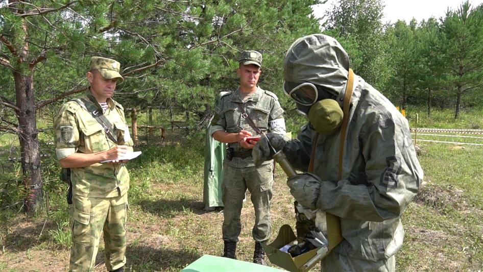 В ходе учений «Заслон-2021» кировские росгвардейцы в полевых условиях отработали нормативы РХБ защиты