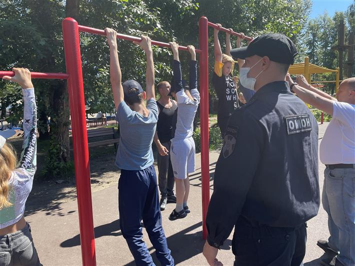 Титулованные спортсмены Росгвардии потренировали иркутских школьников