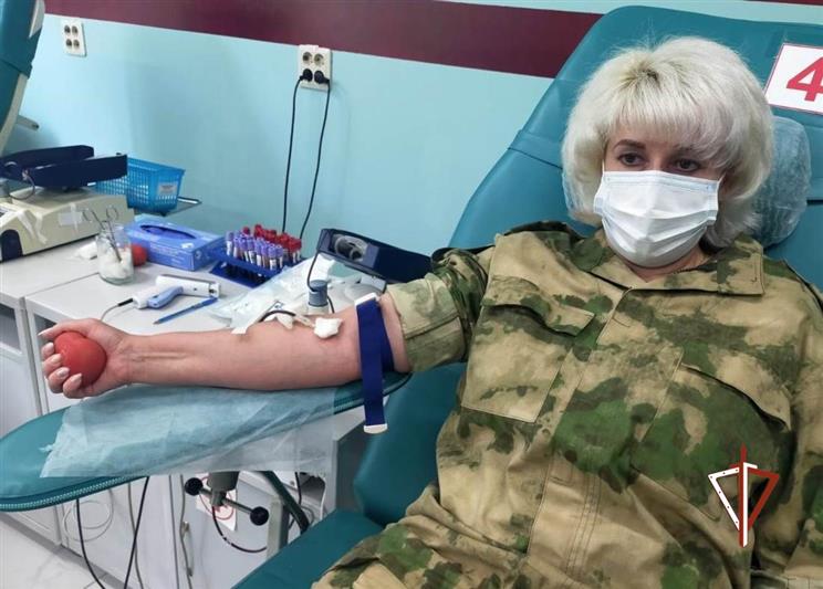 Донорскую акцию Росгвардии "От сердца к сердцу" поддержали сотрудники ведомства в Тюмени