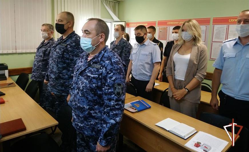 В Ханты-Мансийске сотрудники Росгвардии провели акцию памяти о Герое России Магомеде Нурбагандове