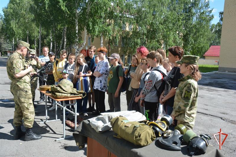   В рамках  ведомственного проекта «Каникулы с Росгвардией» в Уральском округе продолжаются мероприятия со школьниками