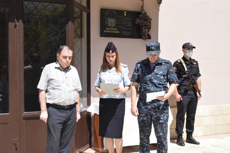 В Дагестане росгвардейцы почтили память Героя России Магомеда Нурбагандова
