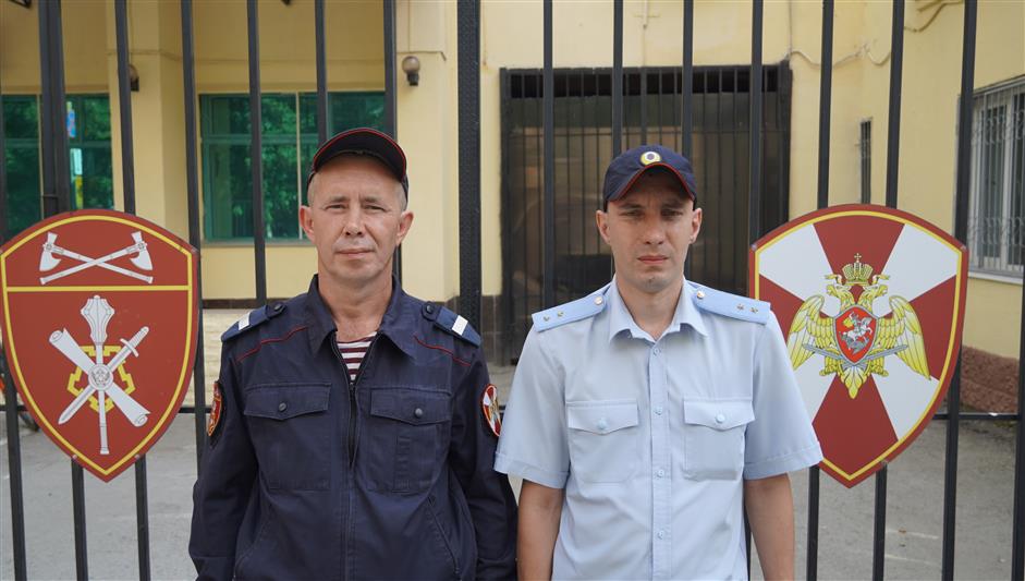 Жительница г. Саратова поблагодарила сотрудников вневедомственной охраны, своевременно задержавших хулигана