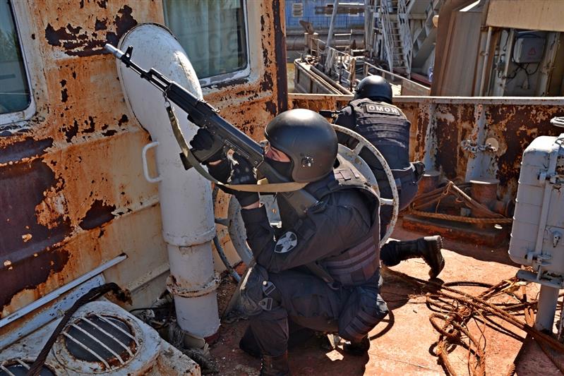 В Самаре сотрудники ОМОН провели совместную тренировку по обеспечению безопасности судоходства