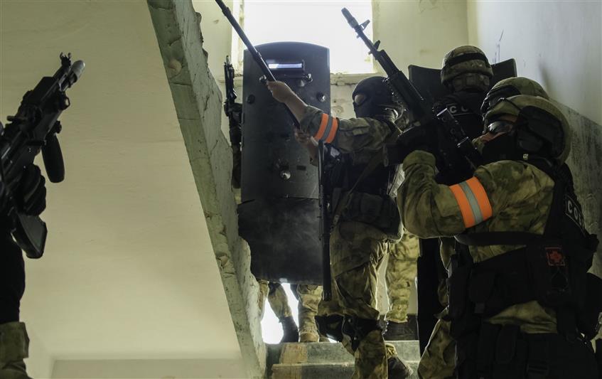 В Тюмени сотрудники спецподразделений Росгвардии оказали содействие коллегам из РУ ФСБ в предотвращении теракта