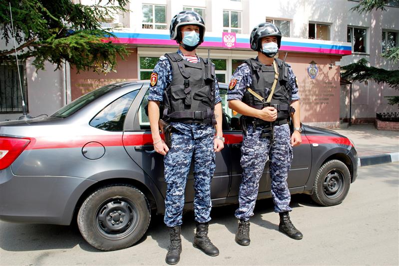 В Симферополе росгвардейцы задержали нетрезвого гражданина, нанесшего тяжкие телесные повреждения родственнице