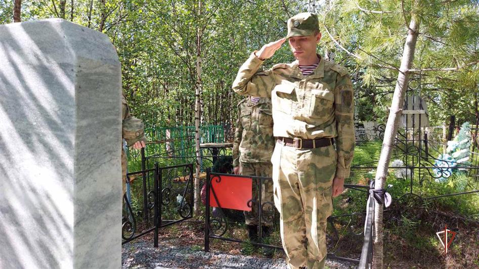 На Ямале росгвардейцы почтили память правоохранителей, погибших при исполнении служебного долга