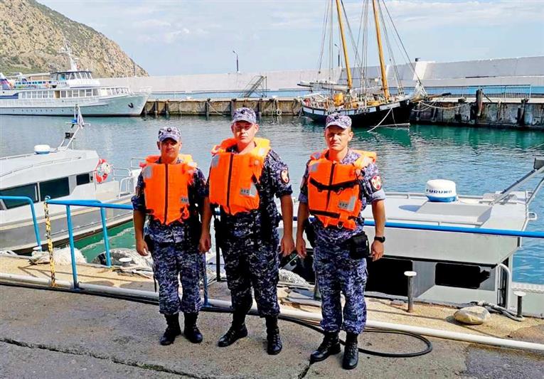 Экипаж катера Росгвардии спас туристов в Крыму