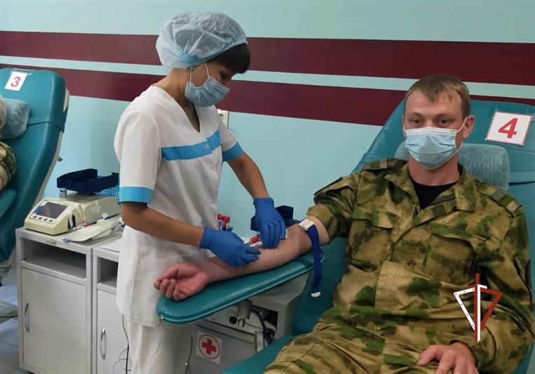 Донорскую акцию Росгвардии "От сердца к сердцу" поддержали сотрудники ведомства в Тюмени
