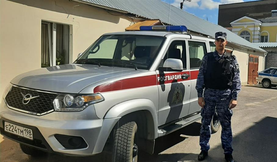 Росгвардеец обезвредил в Гатчине уличного грабителя