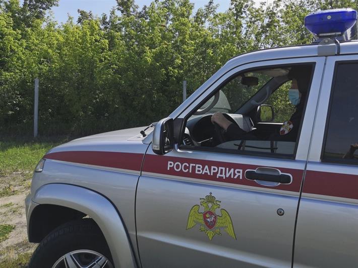 Росгвардейцы задержали подозреваемого в разбойном нападении на медработника барнаульской больницы