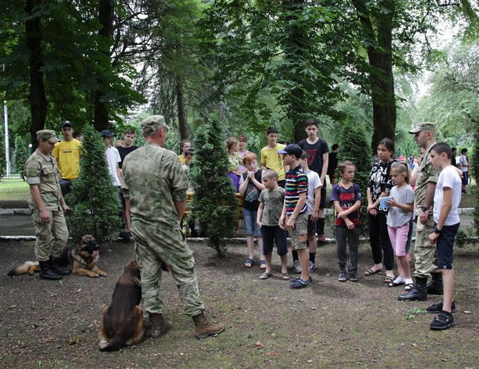 На Северном Кавказе продолжается акция "Каникулы с Росгвардией"