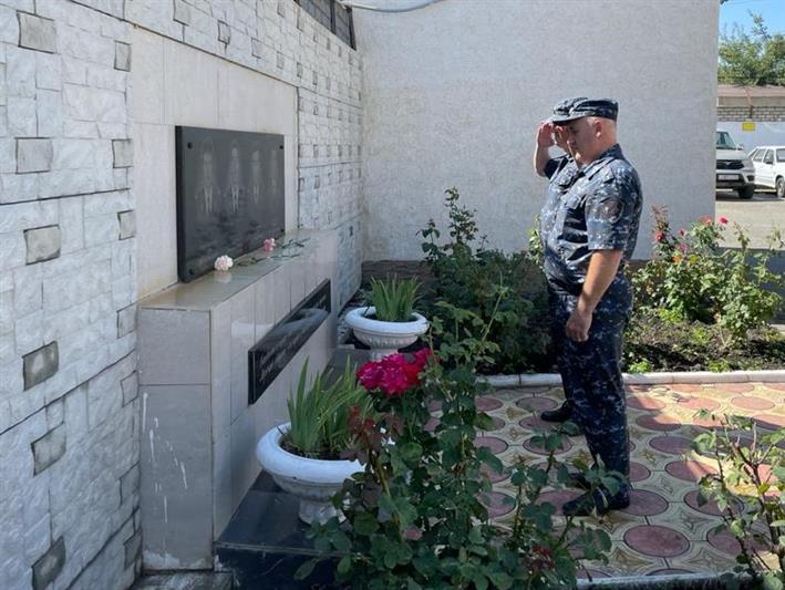 Росгвардейцы Дагестана почтили память погибших сослуживцев
