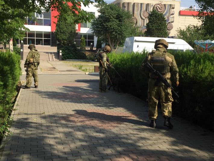 Росгвардейцы обеспечили охрану общественного порядка во время проведения военно-морского парада в Каспийске
