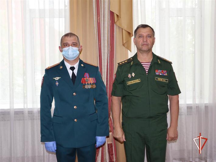 Командующий Уральским округом Росгвардии вручил государственные награды 