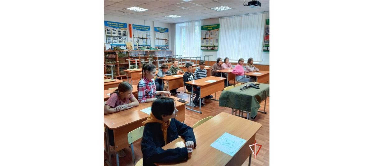 На Урале продолжается всероссийская акция «Каникулы с Росгвардией»