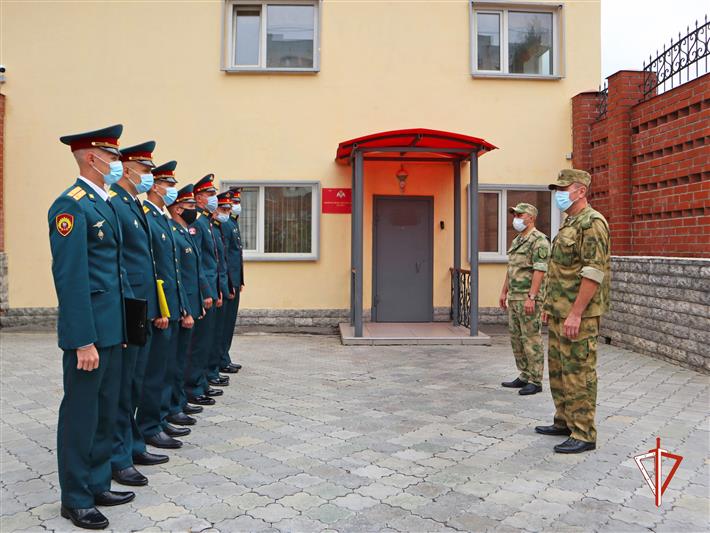 В Уральский округ Росгвардии для прохождения службы прибывают лейтенанты-выпускники военных вузов 