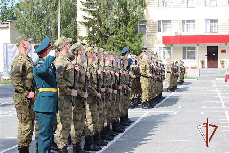 80 новобранцев калиновского соединения Уральского округа Росгвардии приняли присягу