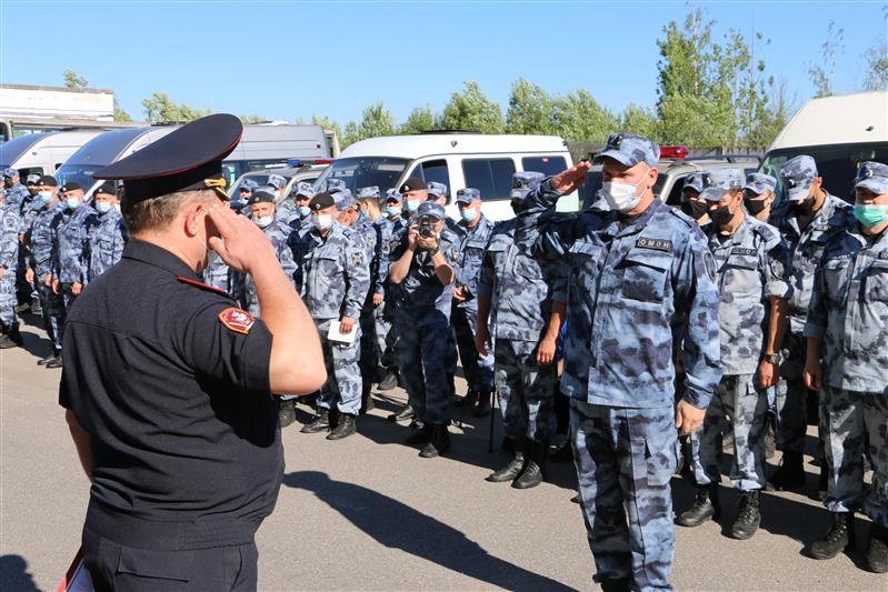 Росгвардейцам, обеспечившим безопасность на Евро-2020 в Санкт-Петербурге, вручили ведомственные награды