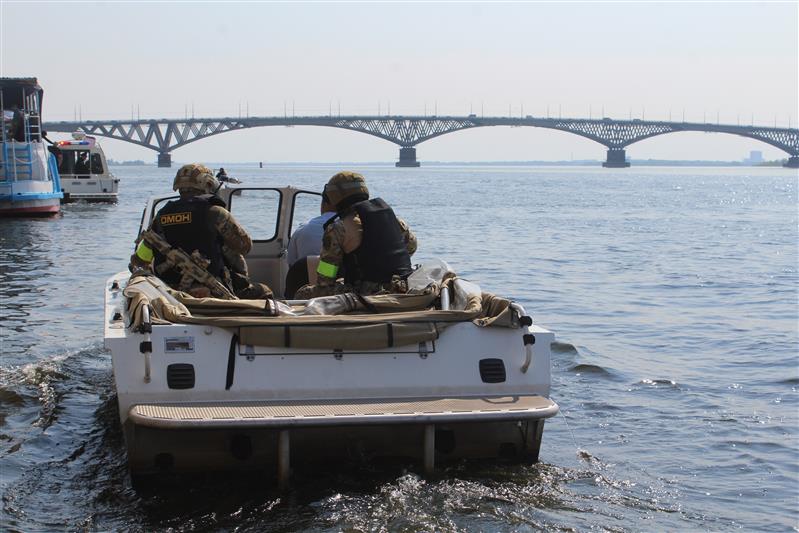 В Саратове и  Саратовской области военнослужащие и сотрудники Росгвардии принимают участие в оперативно-стратегическом учении «Заслон - 2021»