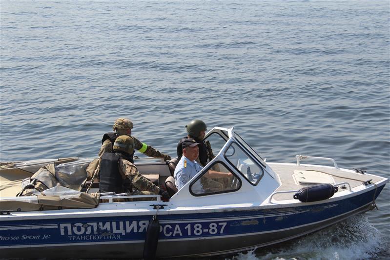 В Саратове и  Саратовской области военнослужащие и сотрудники Росгвардии принимают участие в оперативно-стратегическом учении «Заслон - 2021»