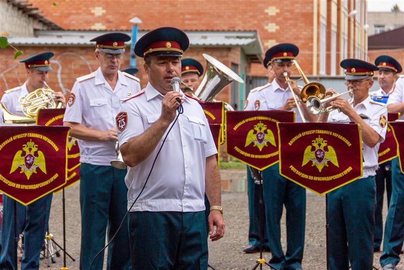 Ветеран войск правопорядка с супругой отмечают День семьи любви и верности, юбилей и изумрудную свадьбу (видео)