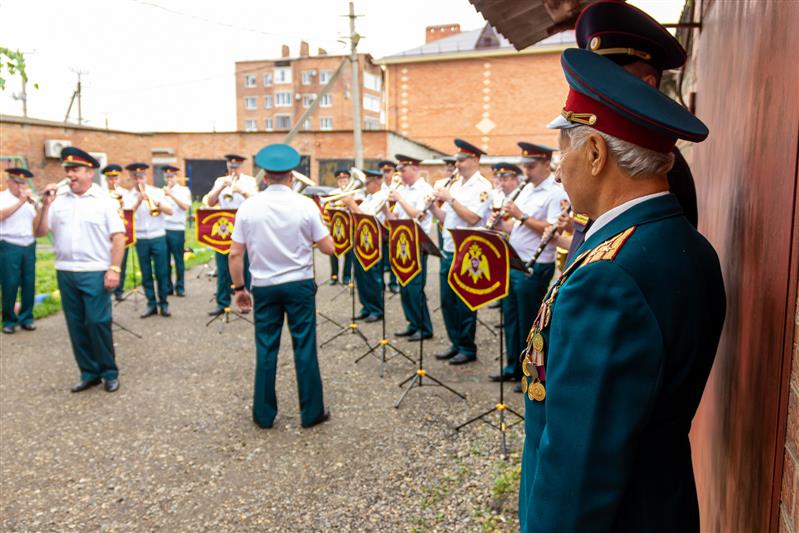 Ветеран войск правопорядка с супругой отмечают День семьи любви и верности, юбилей и изумрудную свадьбу (видео)
