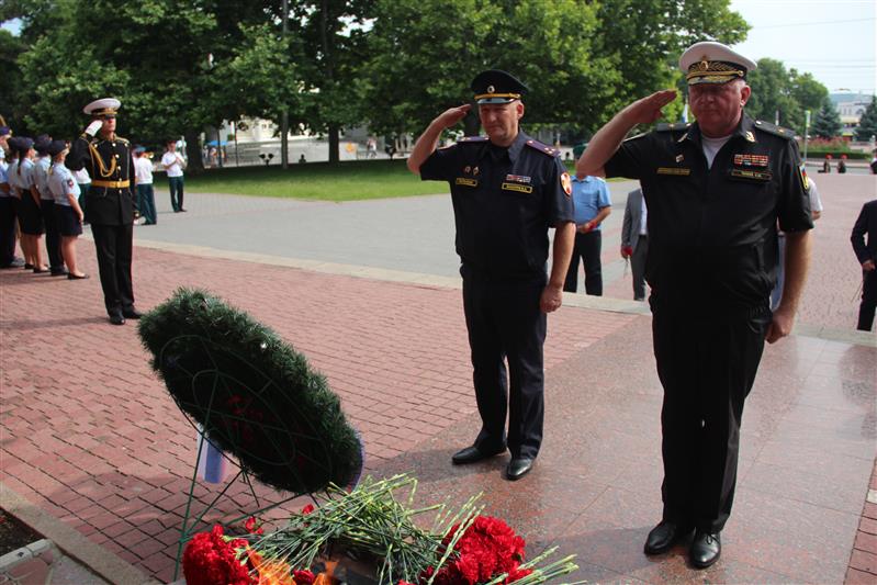 Росгвардейцы отдали дань уважения подвигам защитников Севастополя во время Великой Отечественной войны