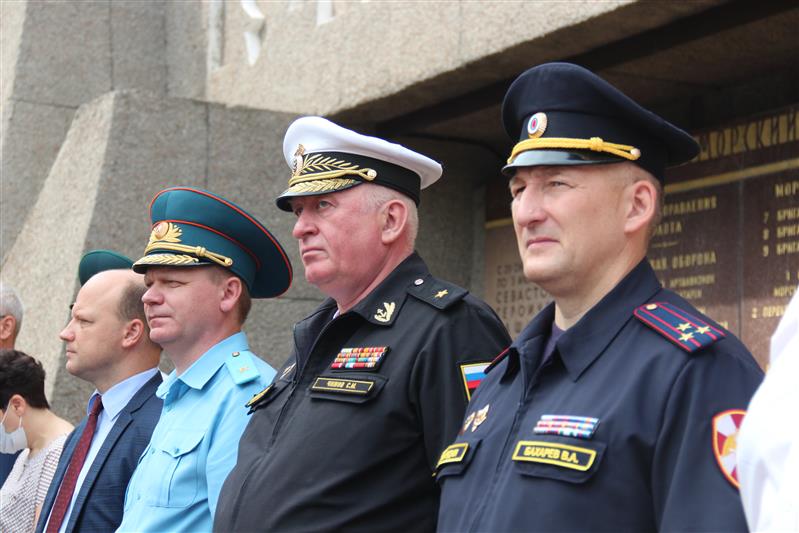Росгвардейцы отдали дань уважения подвигам защитников Севастополя во время Великой Отечественной войны