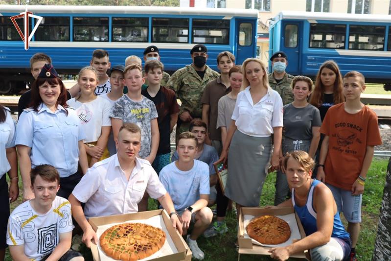 В Хабаровске сотрудники Росгвардии провели для школьников «Зарядку со стражем порядка»