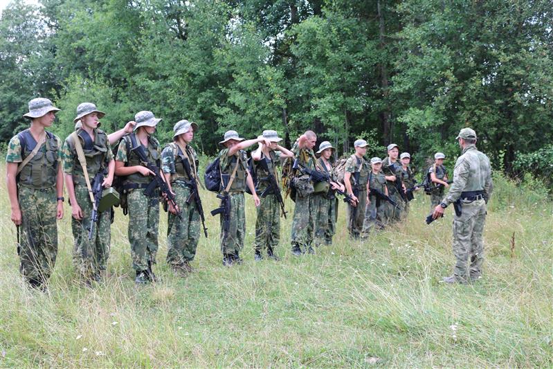 Сотрудники московского СОБР провели выездной мастер-класс для подростков