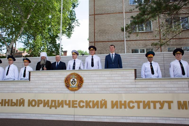Генерал-лейтенант Курбонали Сафаров принял участие в церемонии выпуска курсантов Дальневосточного института МВД России