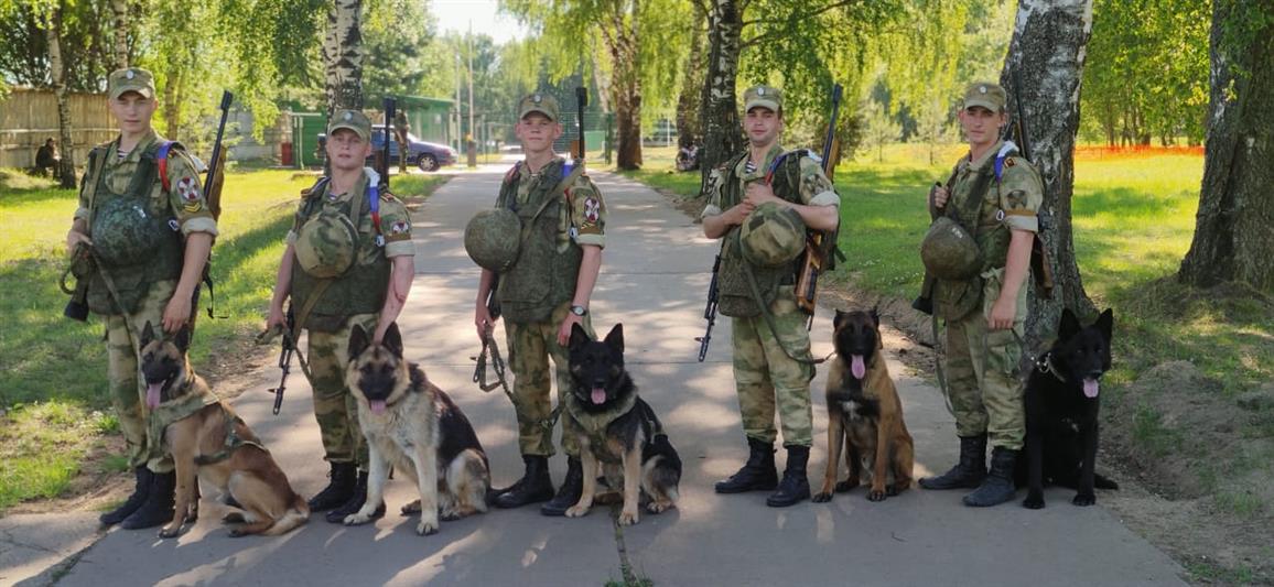 Кинологи Росгвардии завоевали "серебро" на Всеармейском конкурсе «Верный друг»