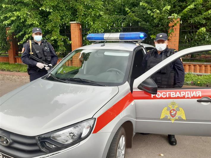 В Курской области сотрудники Росгвардии вернули родителям их потерявшегося сына 