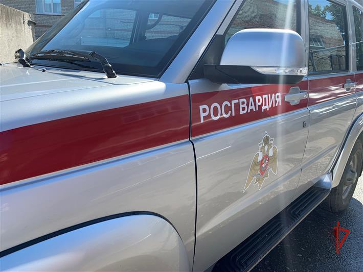 Росгвардейцы задержали злоумышленника, проникшего в охраняемый коттедж в Томской области