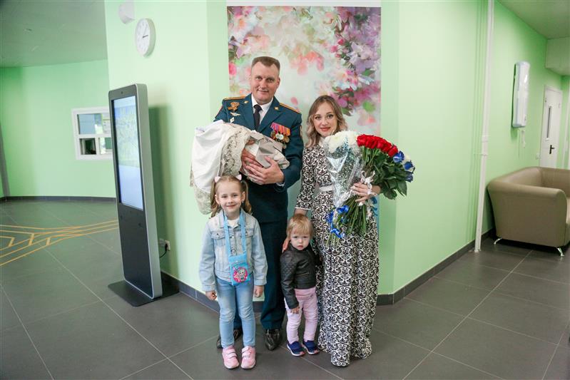 В Сибири семьи военнослужащих Росгвардии принимают поздравления ко Дню семьи, любви и верности