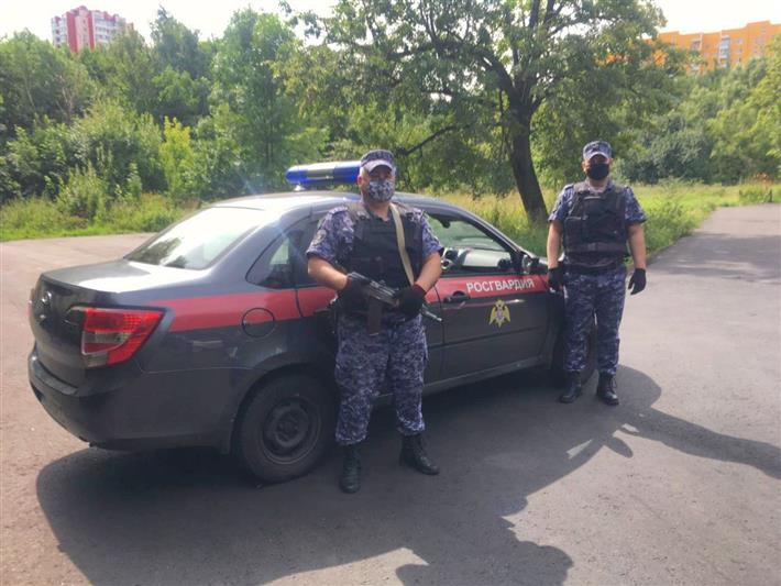 Росгвардейцы помогли найти московского школьника его родителям