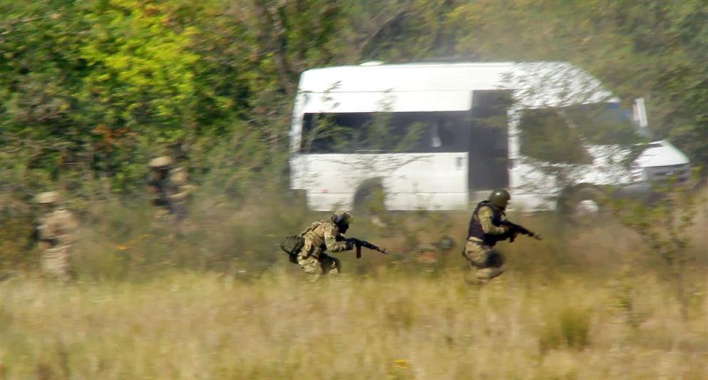 В рамках активной фазы учения «Заслон — 2021» в Оренбуржье росгвардейцы отработали тактические действия по нейтрализации условных вооруженных преступников