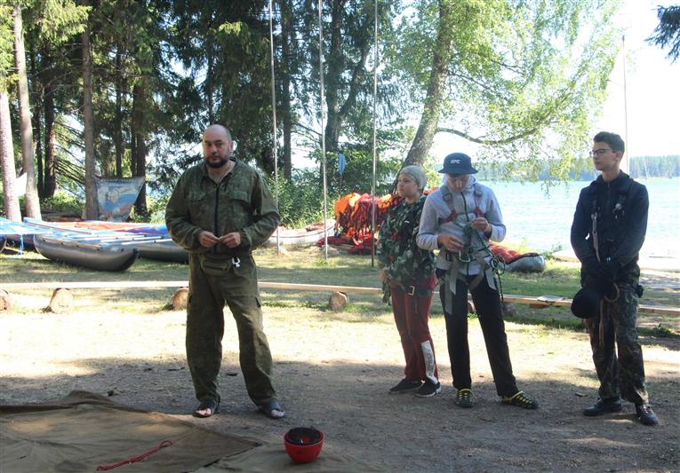 Офицеры новгородского СОБР приняли участие в организации молодежного проекта