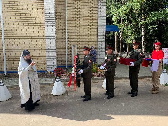 В Сыктывкаре военнослужащие Росгвардии захоронили капсулу с останками бойца Красной Армии