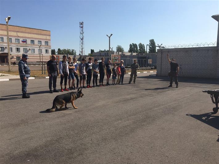 В гостях у липецких подразделений Росгвардии побывали воспитанники центра помощи детям