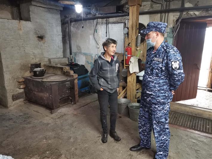 Кузбасские росгвардейцы помогли приюту для бездомных животных