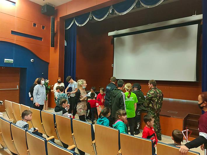 В рамках акции «Каникулы с Росгвардией» сотрудники ОМОН провели патриотическое мероприятие для юных жителей Ямала