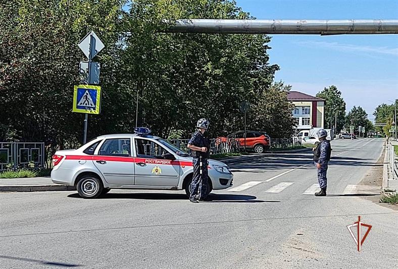 Взрывотехники ОМОН Росгвардии уничтожили боеприпас, обнаруженный в посёлке Боровский Тюменской области