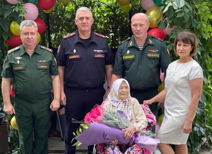 Представители Росгвардии поздравил ветерана Великой Отечественной войны из Карачаево-Черкесии со 100-летним юбилеем